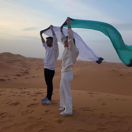 Riadsuerteloca Merzouga Hassilabied Екстериор снимка The flag of the United Arab Emirates