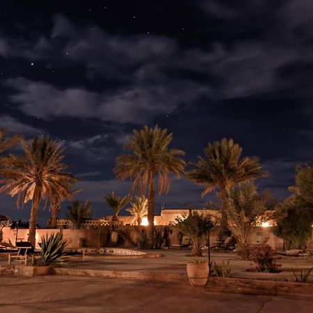 Riadsuerteloca Merzouga Hassilabied Екстериор снимка Al-Qatif at night
