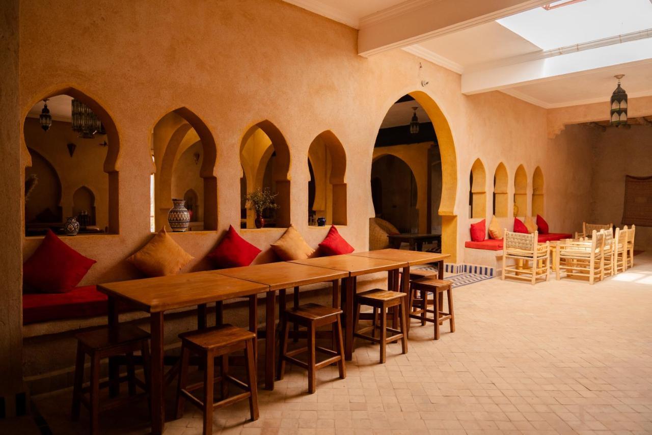 Riadsuerteloca Merzouga Hassilabied Екстериор снимка The interior of a Moroccan restaurant