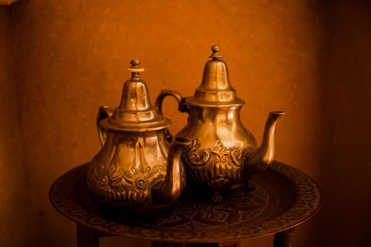 Riadsuerteloca Merzouga Hassilabied Екстериор снимка Teapots in Morocco