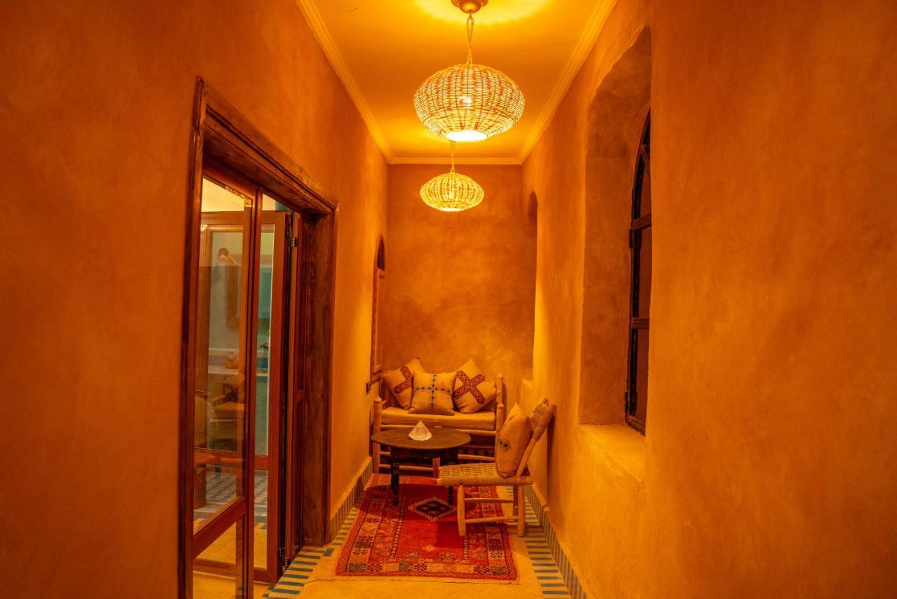 Riadsuerteloca Merzouga Hassilabied Екстериор снимка A passageway in the Riad