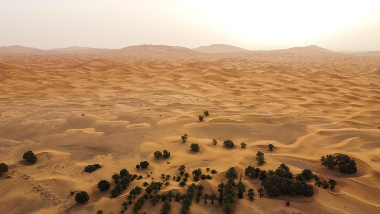 Riadsuerteloca Merzouga Hassilabied Екстериор снимка The Sahara Desert