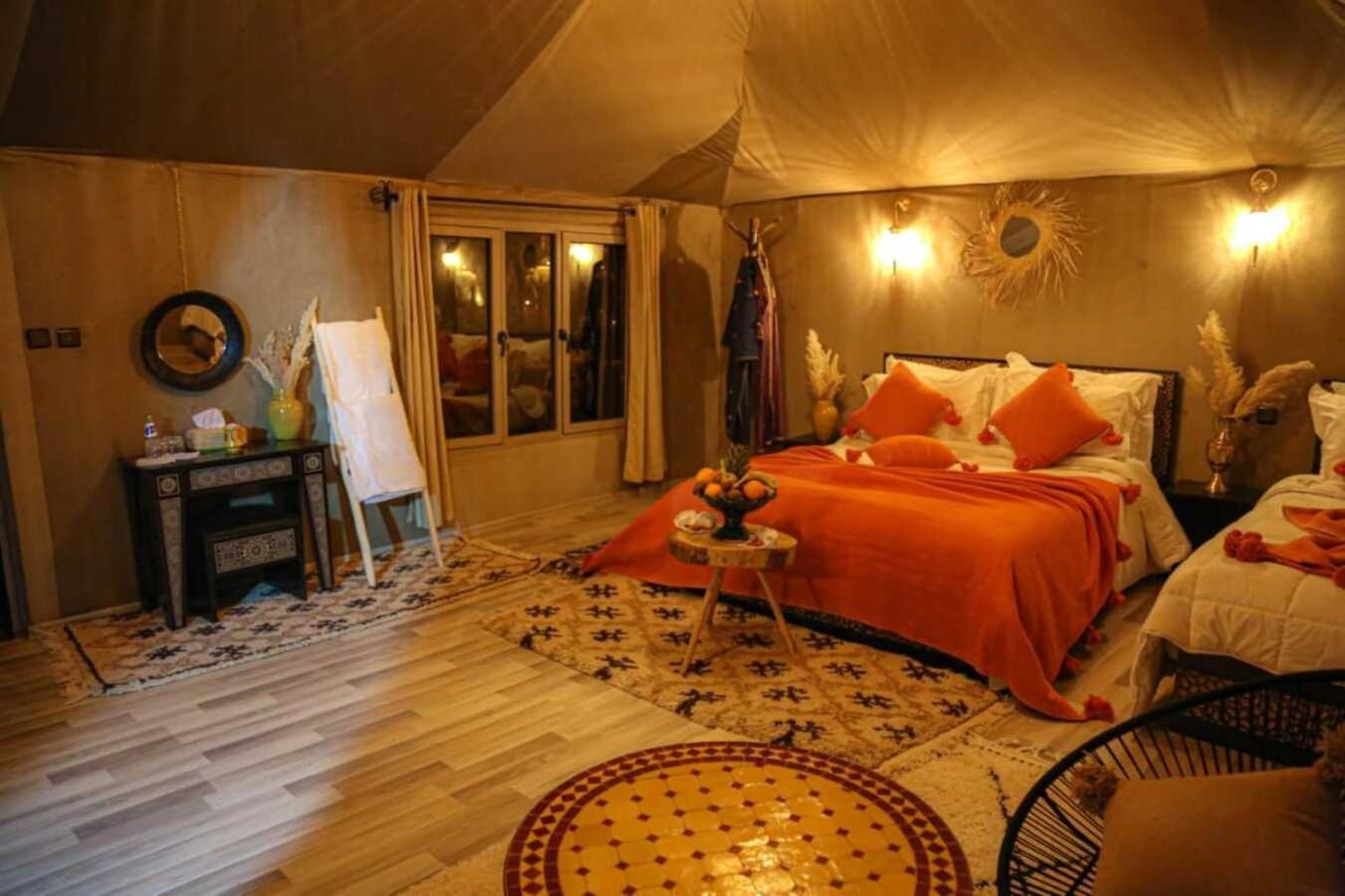 Riadsuerteloca Merzouga Hassilabied Екстериор снимка Interior of a luxury tent