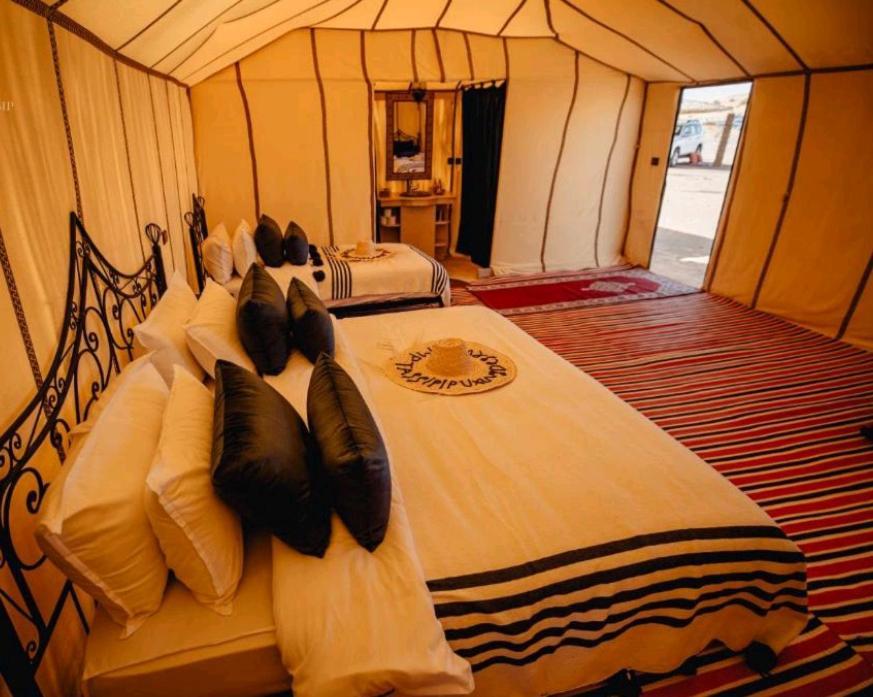 Riadsuerteloca Merzouga Hassilabied Екстериор снимка Interior of a luxury tent