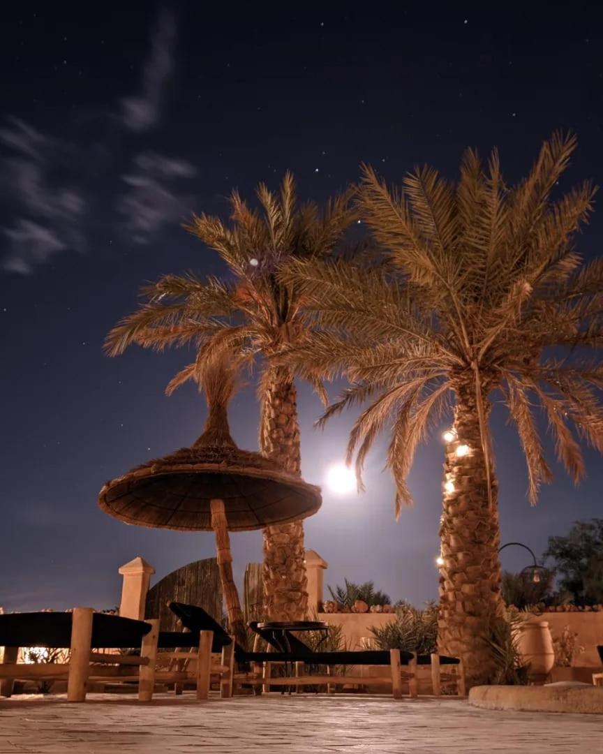 Riadsuerteloca Merzouga Hassilabied Екстериор снимка Fountain at the Oasis of Mara