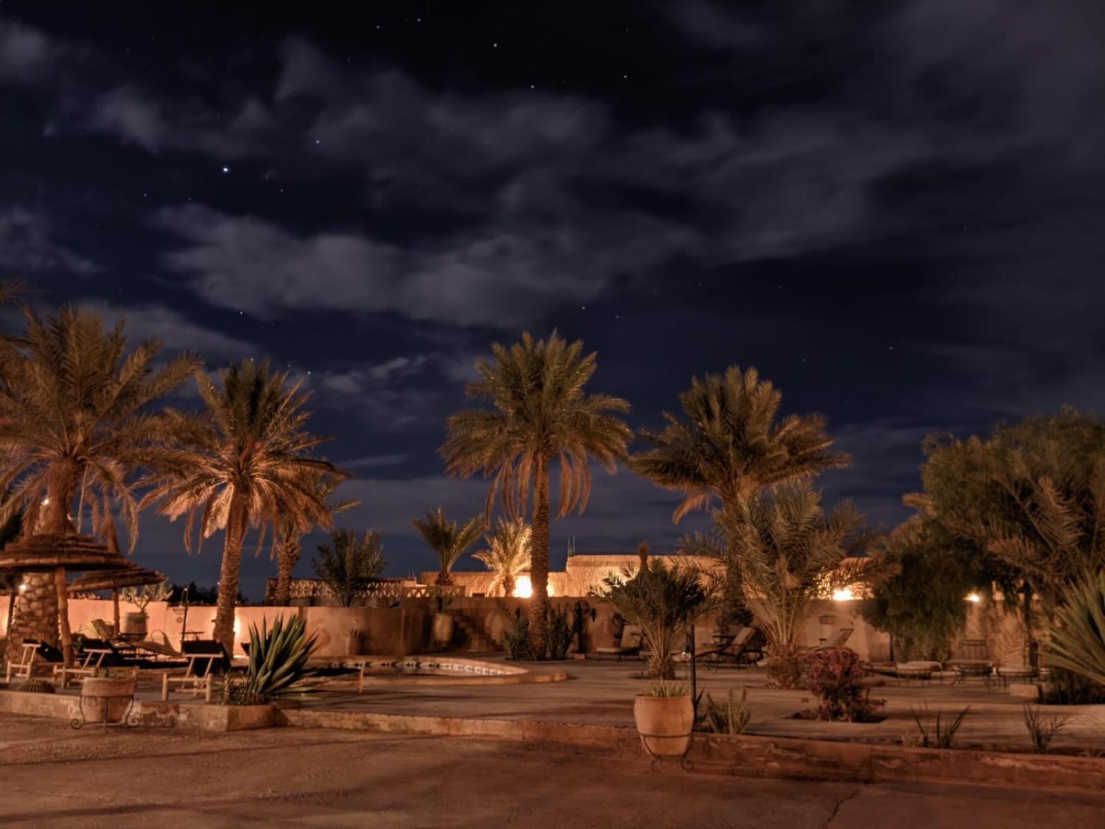 Riadsuerteloca Merzouga Hassilabied Екстериор снимка Al-Qatif at night