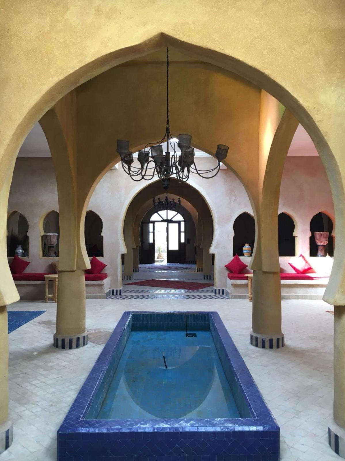Riadsuerteloca Merzouga Hassilabied Екстериор снимка Interior of a riad in Marrakech